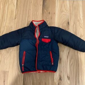 Patagonia 4T winter coat
Navy blue & red
Reversible
